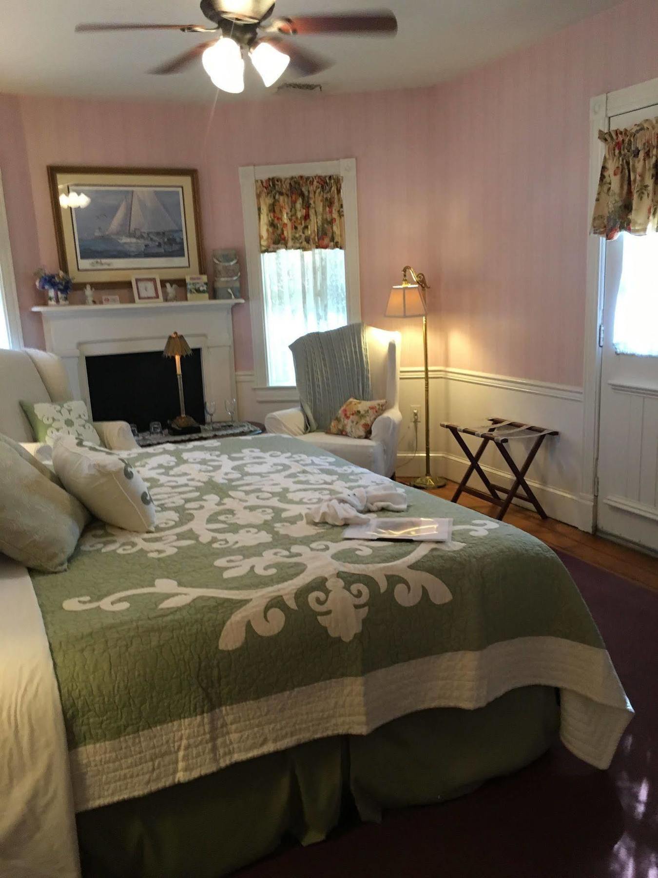 Parsonage Inn Bed And Breakfast 圣迈克尔斯 外观 照片